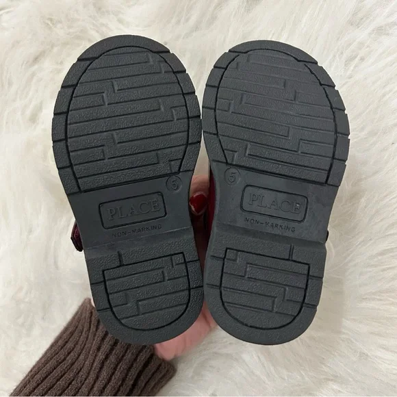 The Children’s Place Burgundy Patent Mary Jane Shoes | Toddler Girl 5 - Picture 4 of 9